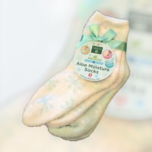 Earth Therapeutics Aloe Moisture Socks 2pk - NWT